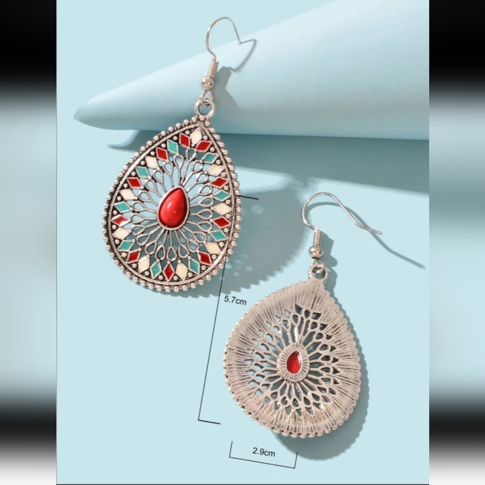 Hollow Out Water-Drop Earrings - Picture 3 of 4